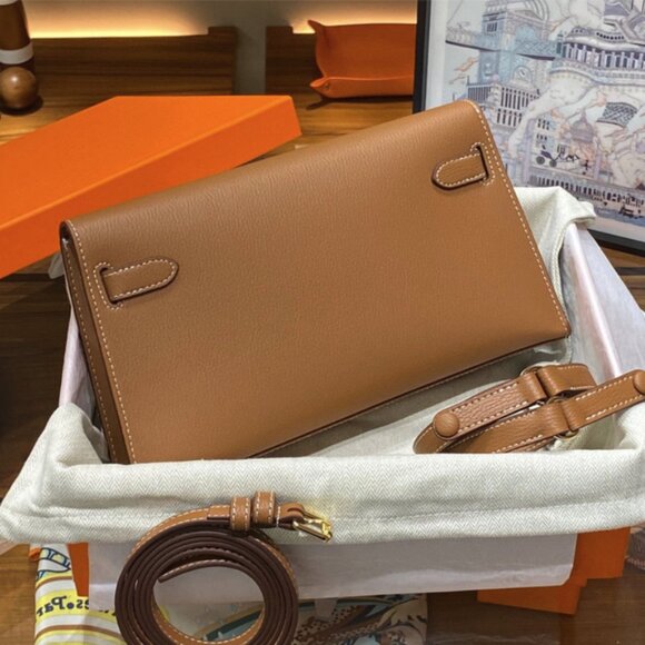 Premium Leather Crossbody Clutch | 2 Interchangeable Straps - Picture 2 of 7